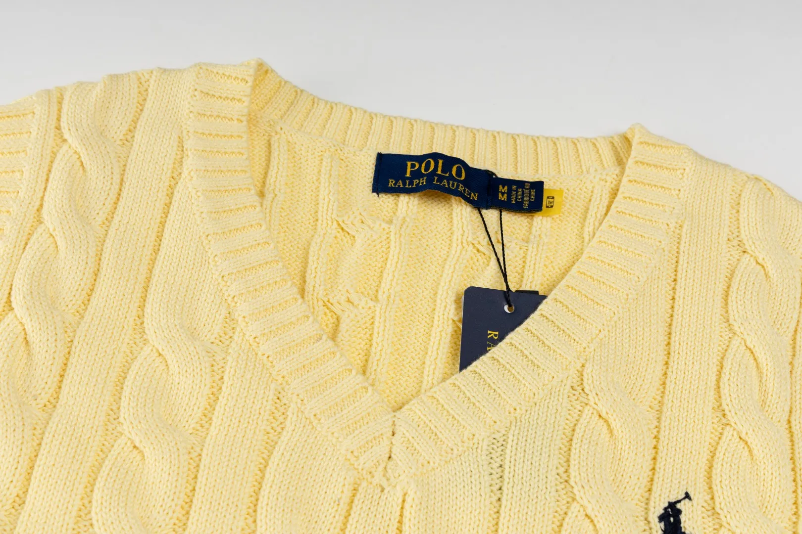P176 #R82 Ralph Lauren Small Label Cable V Neck Vest Sleeveless Twist Sweater Women's Top Size: XS S M L Color: White Yellow Light Blue Pink Khaki Gray Navy Black Classic Cotton Yarn 100% White Cotton High Quality Classic Style Has Always Been Popular! The workmanship details are very good! Wearing a vest with a shirt is always the standard, with classic brand embroidery on the chest! All major stars have the same style! Best for couples. High quality goods! Xinjiang cotton micro-elastic and smooth fabric has excellent quality. Pure cotton is soft and skin-friendly. Length: 60/61/63/65 Bust: 44/46/49/52 Shoulder width: 36/37.5/39/41